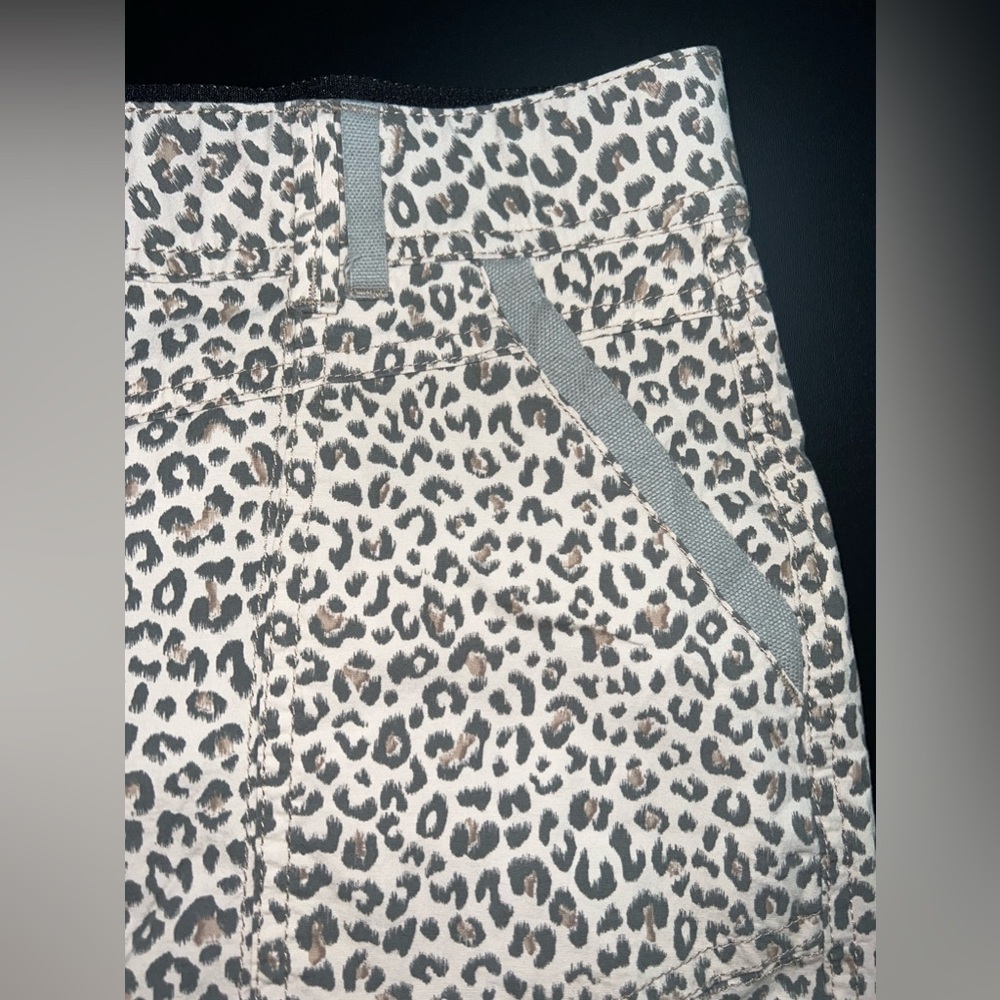 Democracy 'Ab' Solutions High Waisted Cuffed Leopard Print Shorts Size 10 EUC - Picture 6 of 12